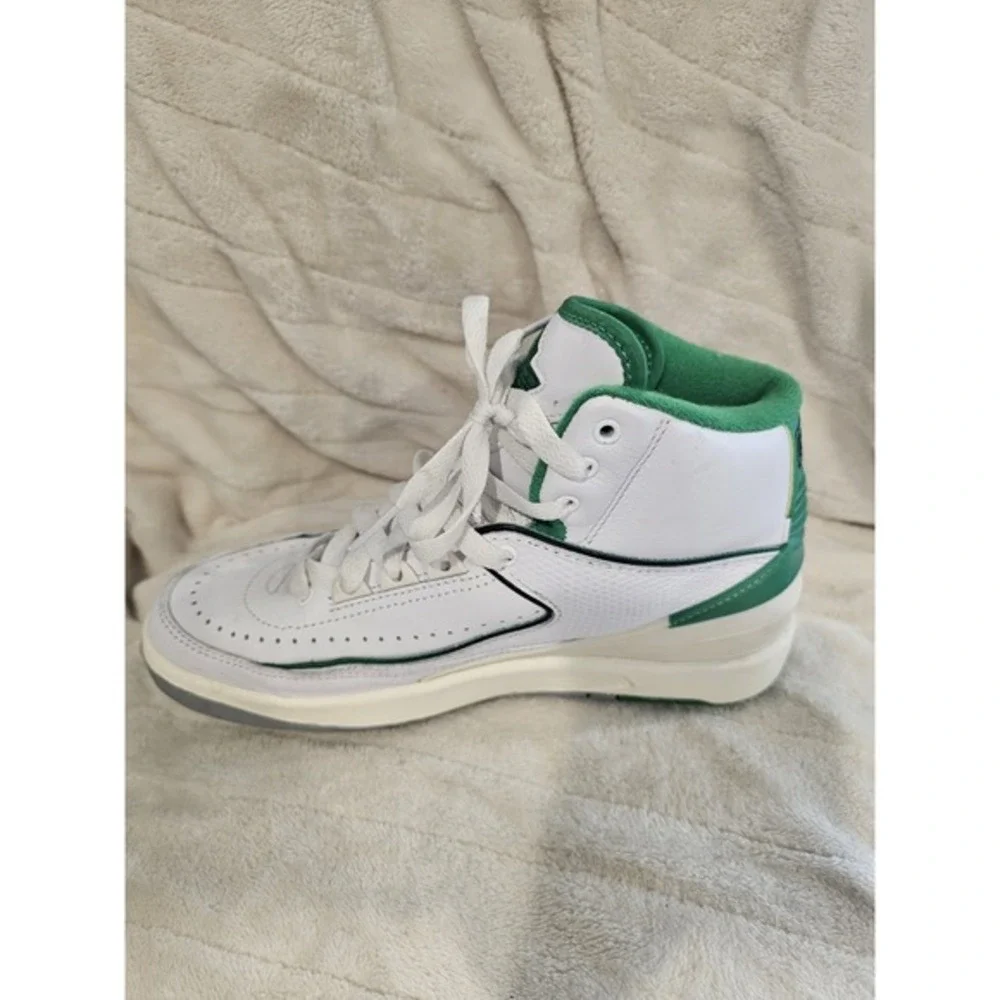 Nike Air Jordan‎ 2 Retro White Lucky Green Size Youth 5.5 K075